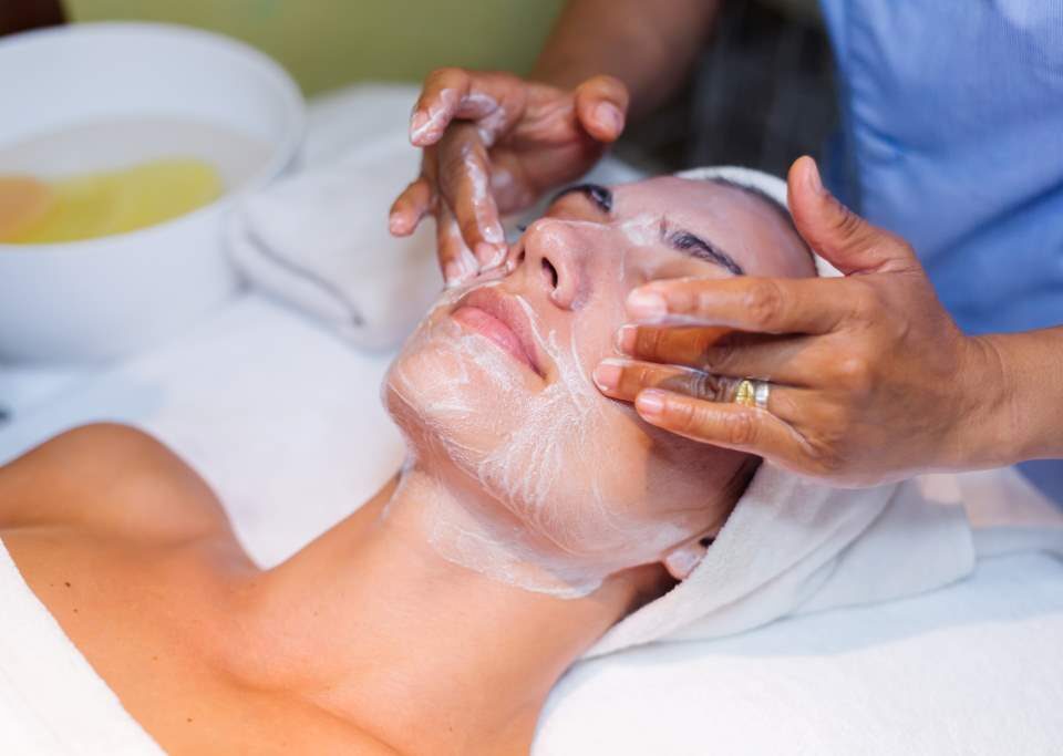 4 Benefits to Getting a Monthly Facial